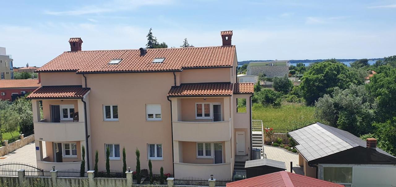 Appartments D&D Peroj Buitenkant foto