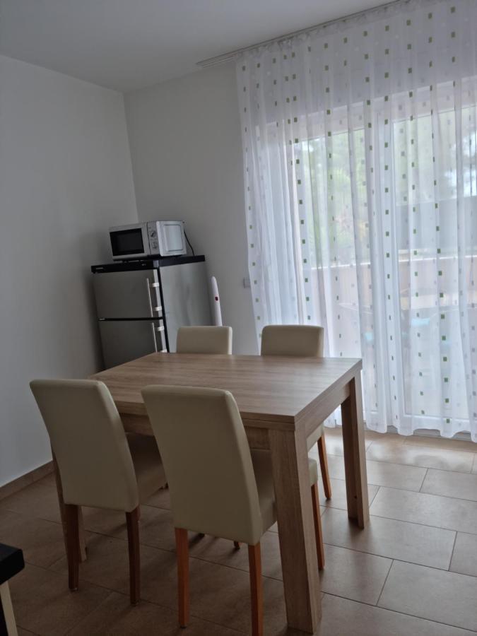 Appartments D&D Peroj Buitenkant foto
