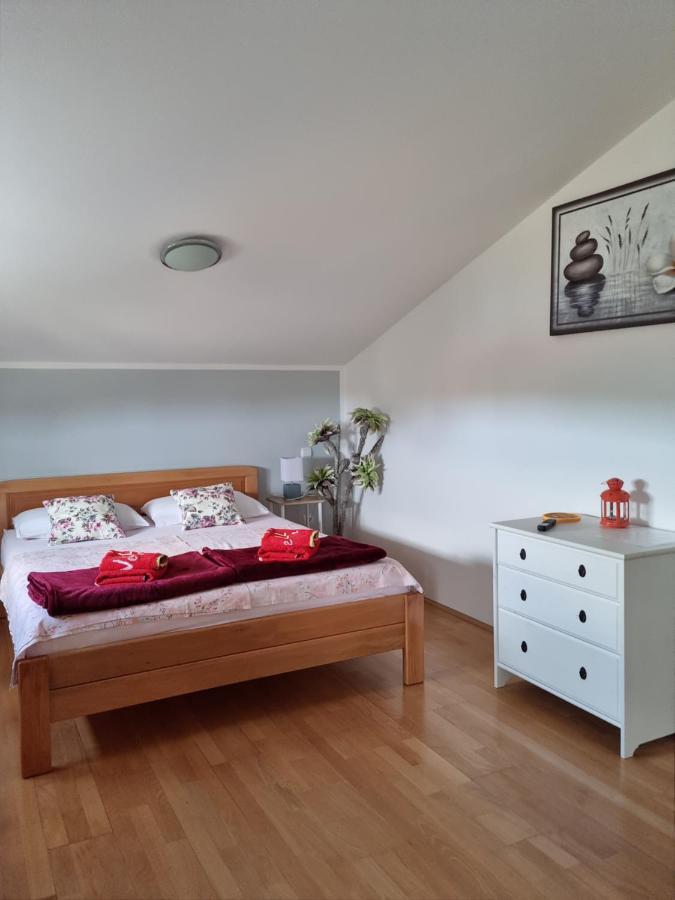 Appartments D&D Peroj Buitenkant foto