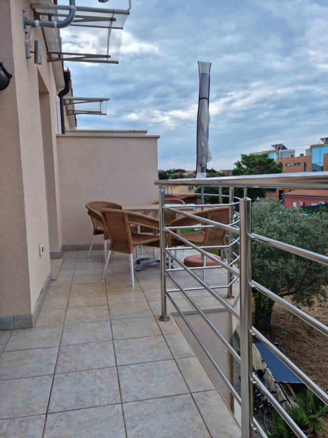 Appartments D&D Peroj Buitenkant foto