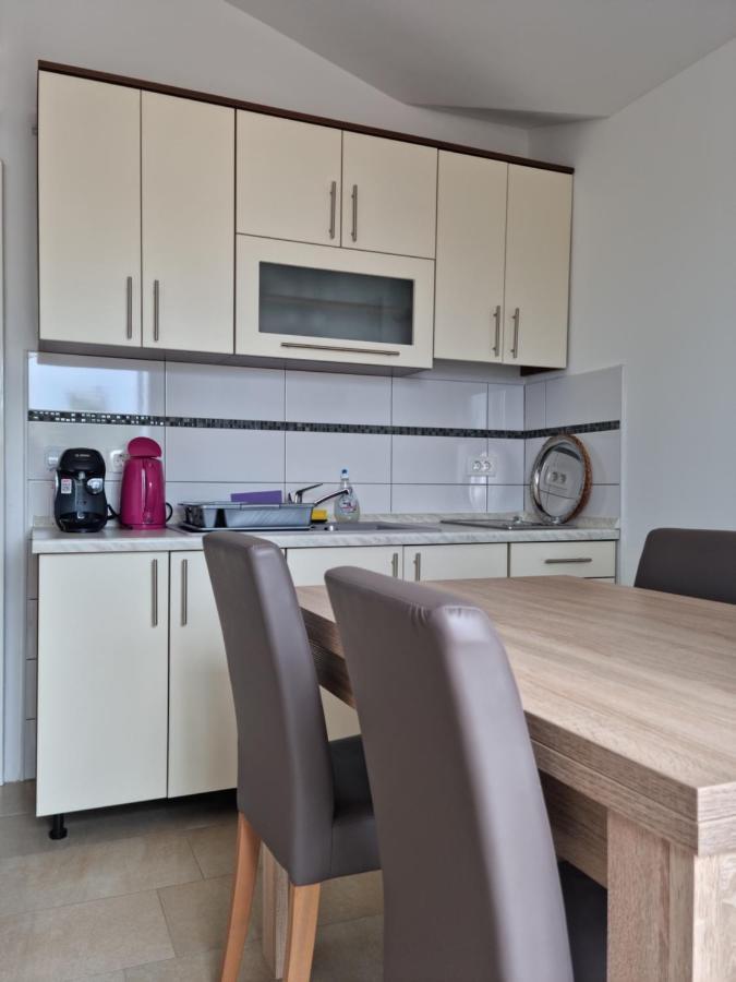 Appartments D&D Peroj Buitenkant foto